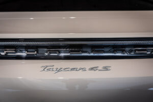 タイカン 4Sパフォーマンスバッテリープラス 4+1シート 4WD