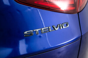 ステルヴィオ  2.0 ターボ Q4 ヴェローチェ 4WD