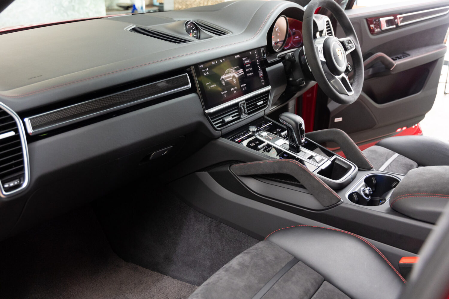 カイエンクーペ GTS Tip-S リアセンターシート 4WD