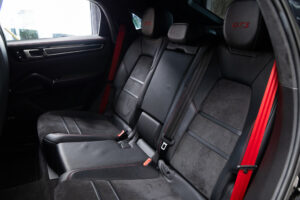 カイエンクーペ GTS Tip-S Rセンターシート 4WD