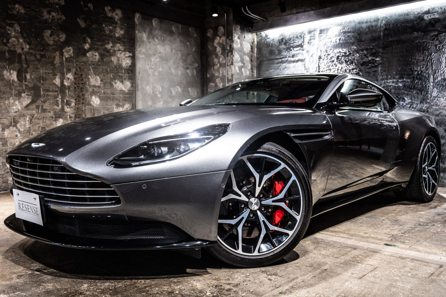 DB11 V8 左H