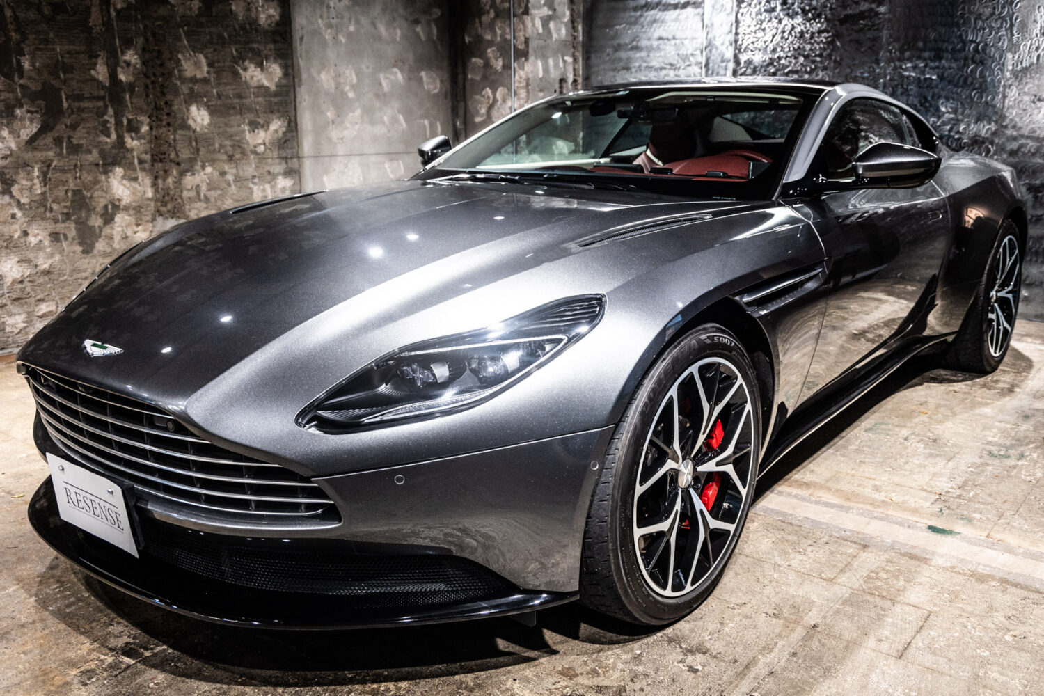 DB11 V8 左H