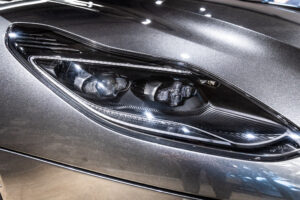 DB11 V8 左H