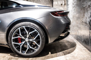 DB11 V8 左H