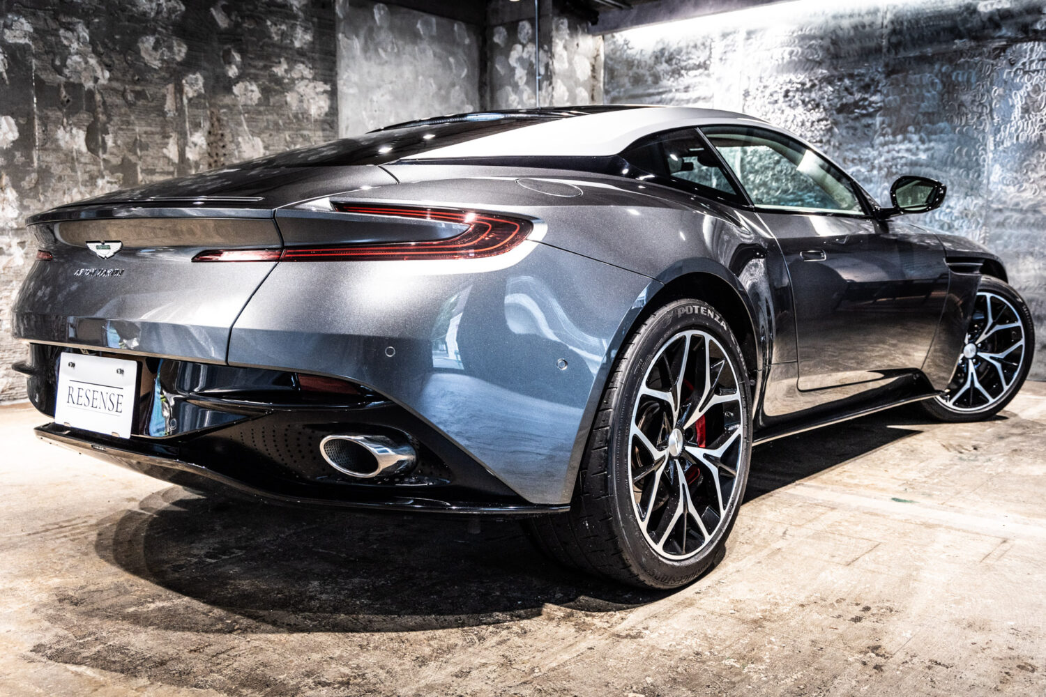 DB11 V8 左H