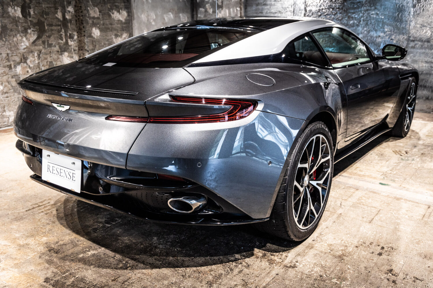 DB11 V8 左H