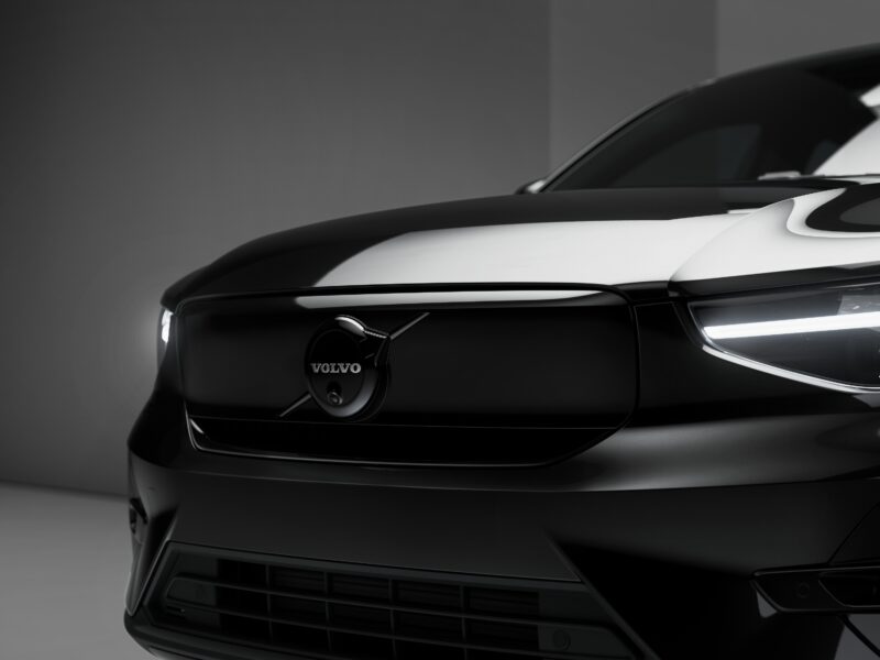 ボルボ　XC40リチャージの名称をEX40へ　ラインナップ整理でEVと一目瞭然に