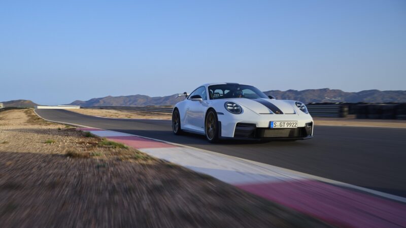 ポルシェ新型911 GT3　通常のGT3に加えツーリングパッケージも同時に登場